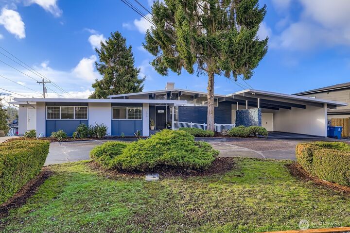 Property Photo: 17926 73rd Avenue W WA 98026