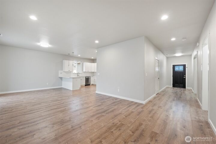 Property Photo: 1011 5th Avenue NE WA 98823