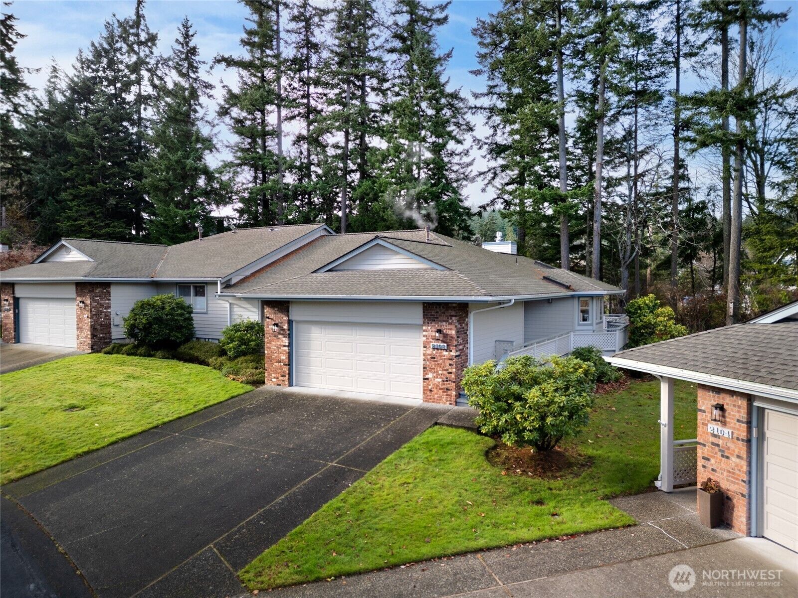 Property Photo:  2108  Creekside Circle  WA 98221 