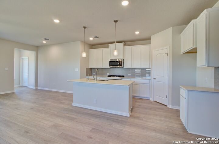 Property Photo:  621 Broomsedge Street  TX 78130 