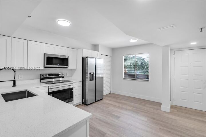 Property Photo: 14475 Strathmore Ln 305 FL 33446