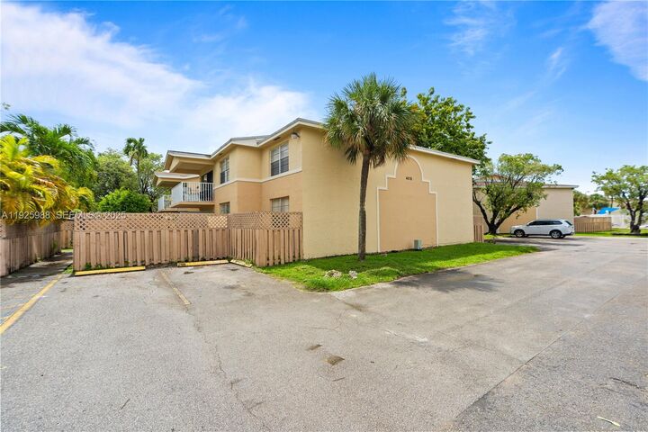Property Photo:  4610 NW 79th Ave 2B  FL 33166 