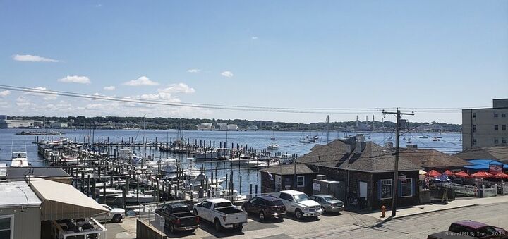 Property Photo:  249 Pequot Avenue 3  CT 06320 