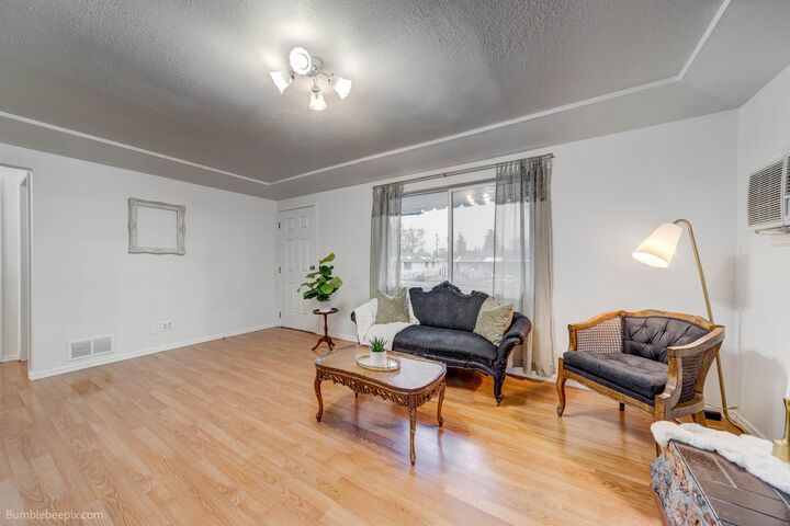 Property Photo: 2203 E Marshall Ave WA 99207