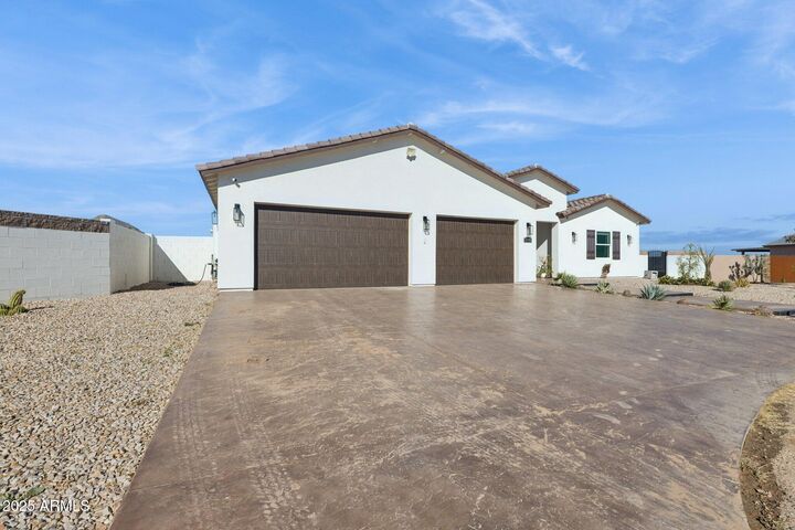 Property Photo: 6786 W Palomino Way AZ 85128