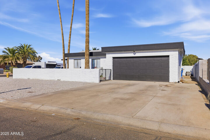 Property Photo:  10428 W Calle De Plata Street  AZ 85037 