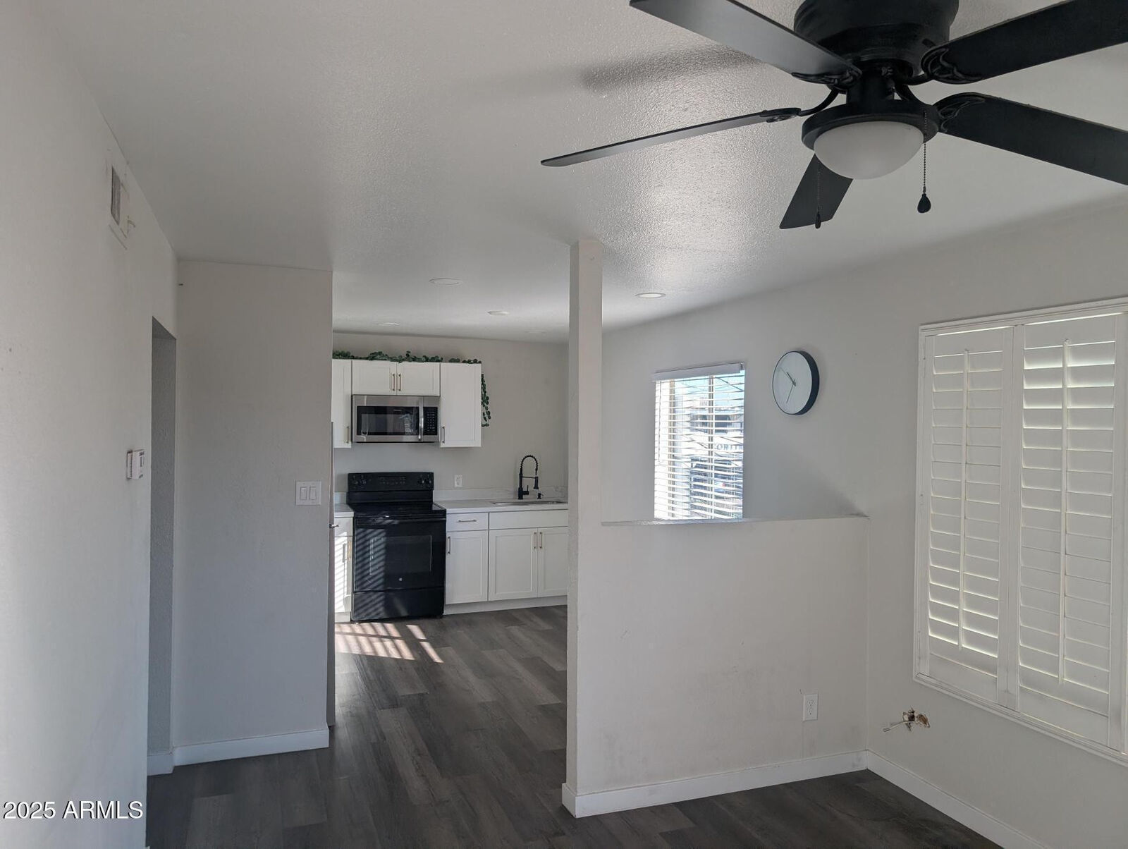 Property Photo:  7160 N 53rd Avenue Apt 2  AZ 85301 