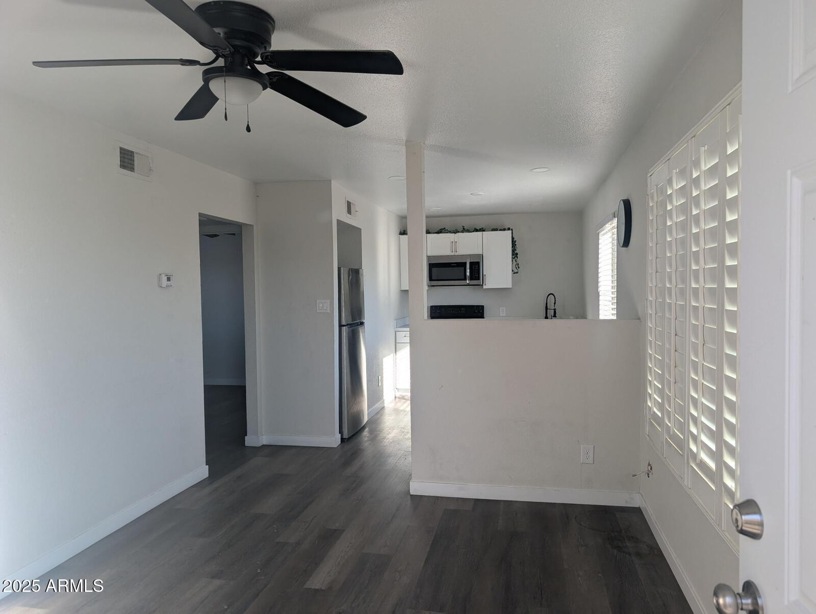 Property Photo: 7160 N 53rd Avenue Apt 2 AZ 85301