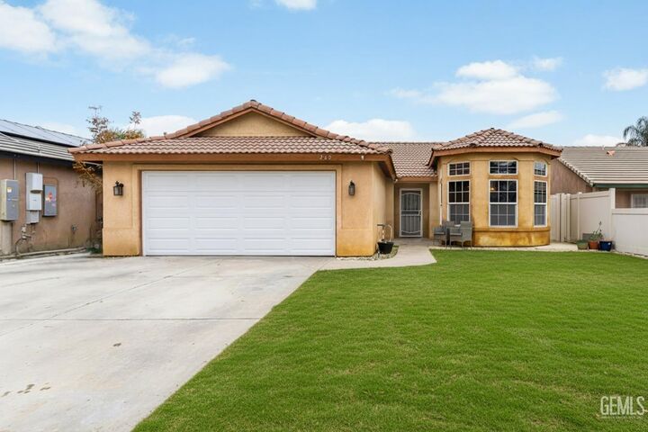 243 Deep Creek Drive  Bakersfield CA 93308 photo
