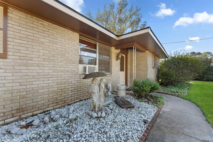 Property Photo:  3952 Chestnut St  LA 70791 