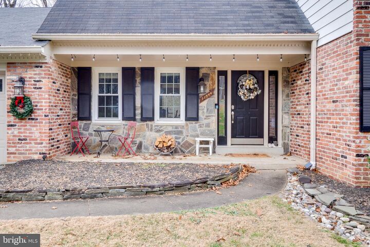 Property Photo:  11844 Clara Way  VA 22039 