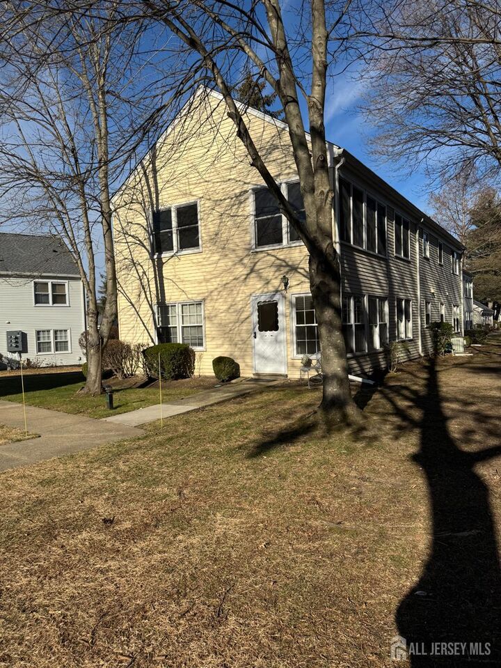 Property Photo:  413 Oxford Lane B  NJ 08831 