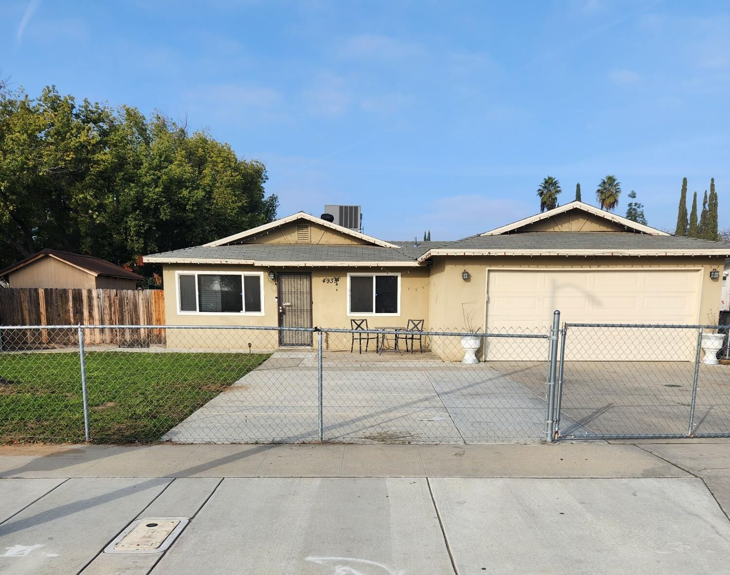 Property Photo: 4935 E Kerckhoff Avenue CA 93727