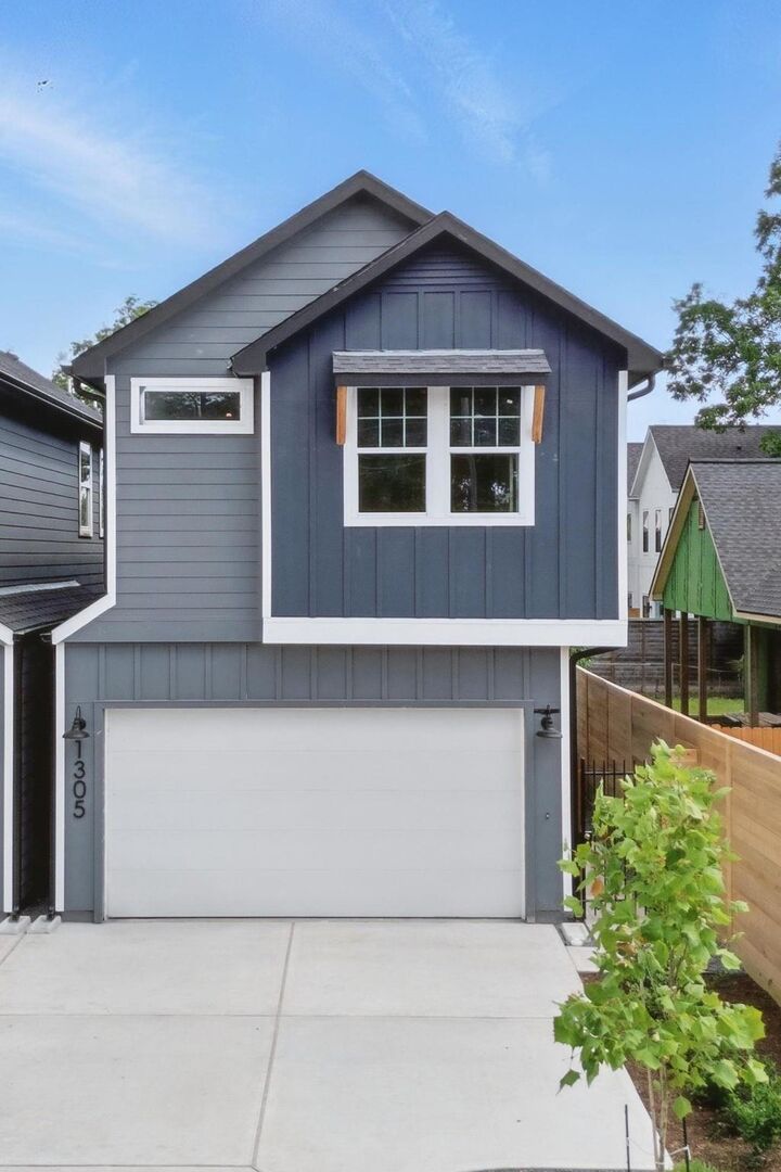 Property Photo:  1305 Amundsen St N  TX 77009 