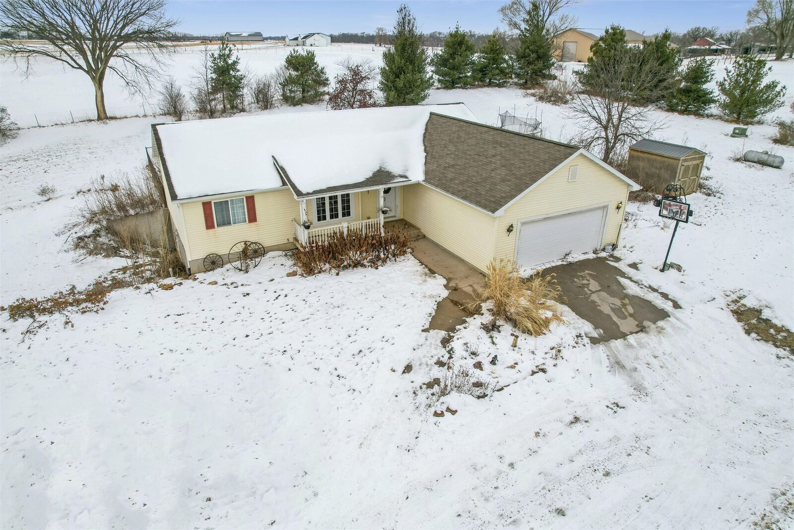 Property Photo:  11186 165th Avenue  IA 50125 