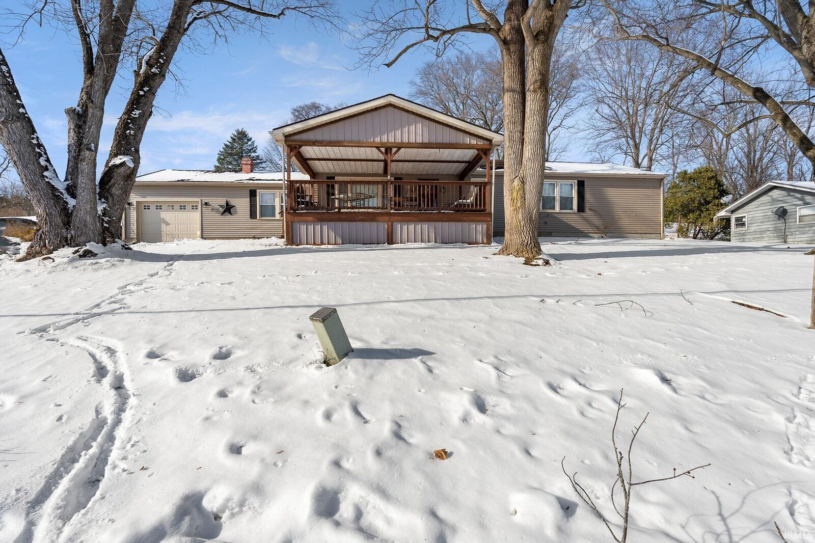 Property Photo: 7564 N Roanoke Road IN 46750-9637