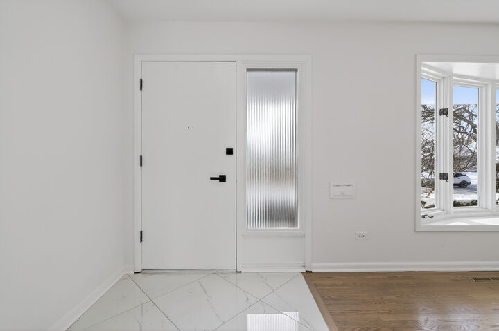 Property Photo:  6 W Cypress Street  IL 60005 