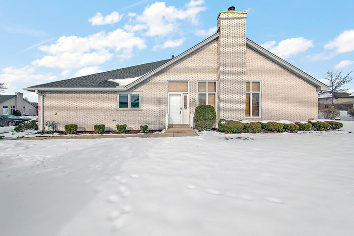 Property Photo: 18227 Hummingbird Drive IL 60487