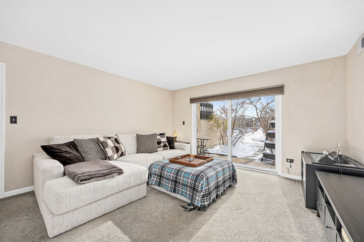 Property Photo: 6174 Knoll Lane Court 101 IL 60527