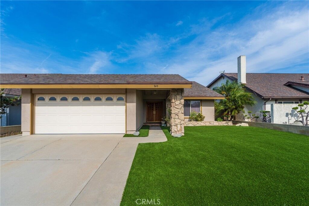 Property Photo:  949 Fernrest Drive  CA 90710 