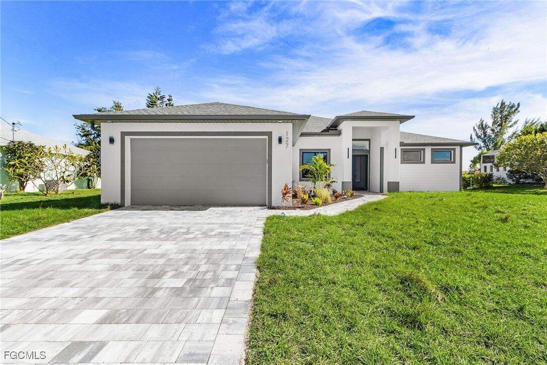 Property Photo: 127 NW 14th Avenue FL 33993