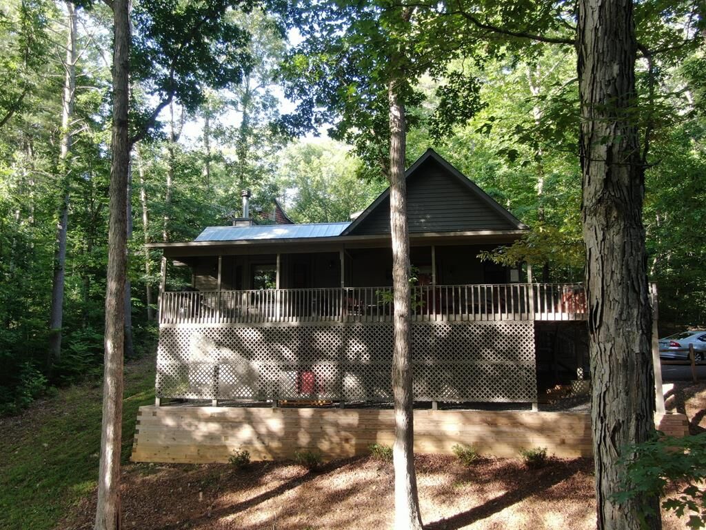 Property Photo:  