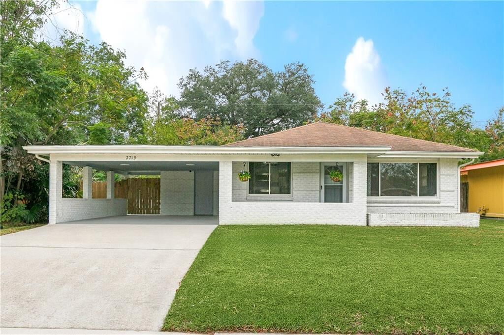 Property Photo:  2719 Somerset Drive  LA 70131 