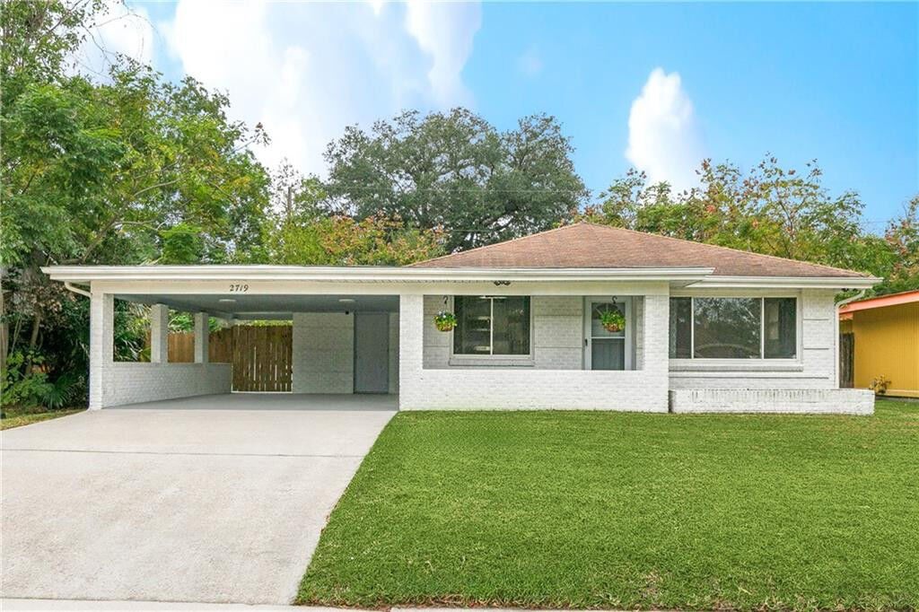 Property Photo:  2719 Somerset Drive  LA 70131 
