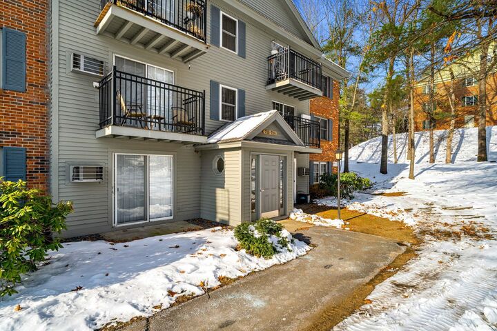 Property Photo: 7 Saint James Place NH 03062