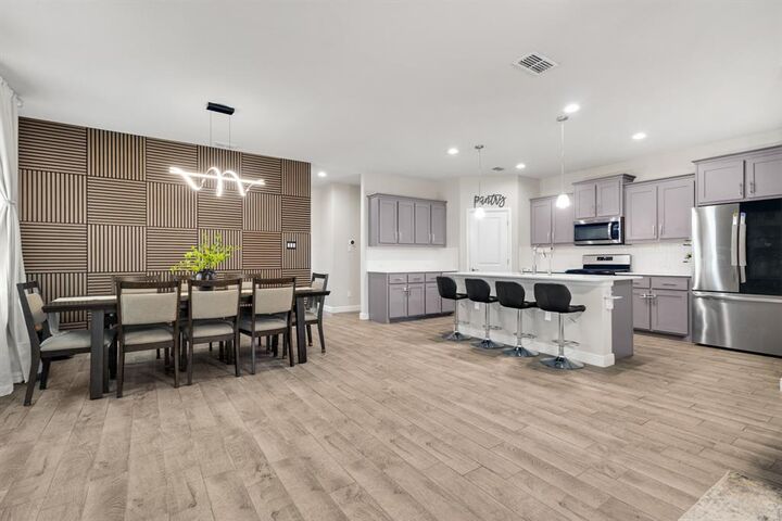 Property Photo: 1000 Kirkham Way TX 76247