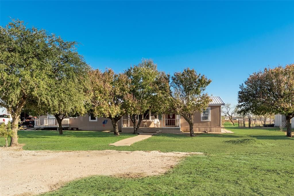 Property Photo: 3510 Cattle Drive TX 76084