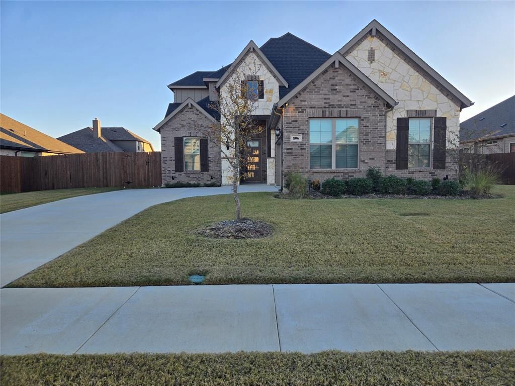 Property Photo:  806 Monza Drive  TX 76065 