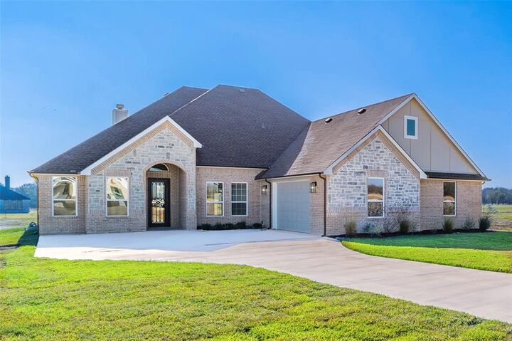 Property Photo: 1052 Grison Circle TX 75109