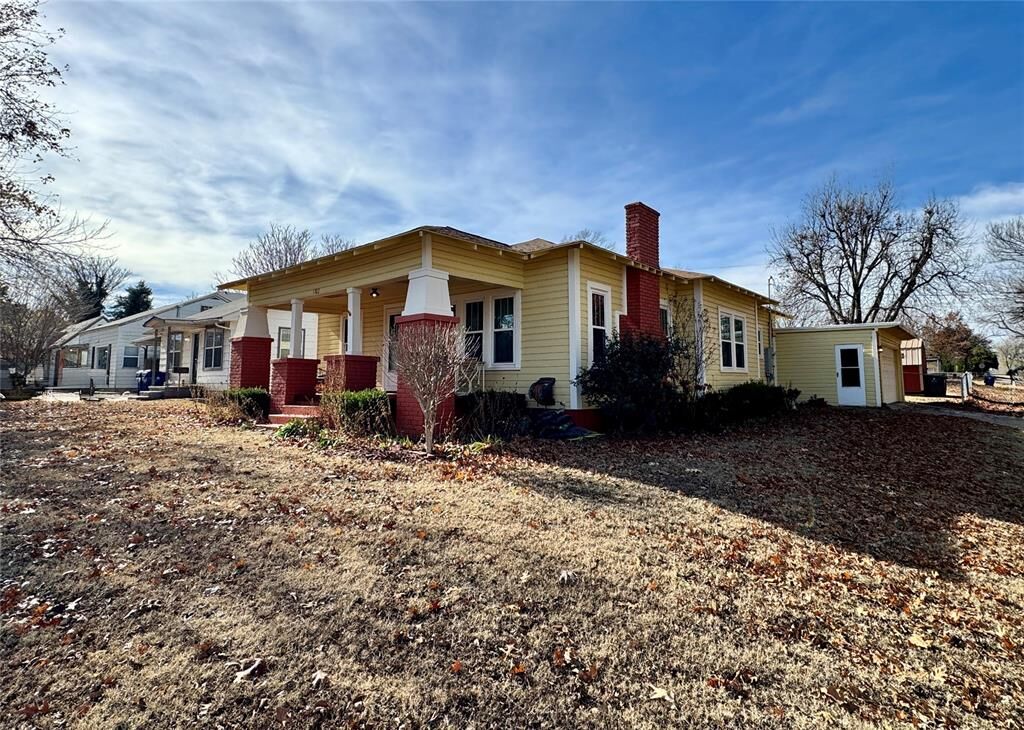 Property Photo: 1702 S 19th Street OK 73018