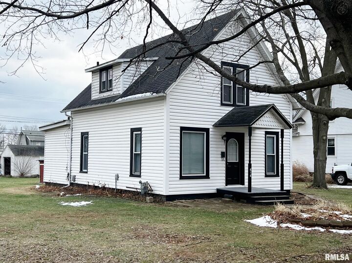 Property Photo: 616 N 5th Street IL 61523