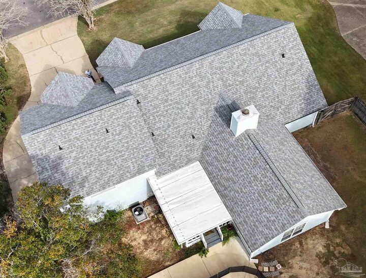 Property Photo:  3249 Windmill Cir  FL 32533 