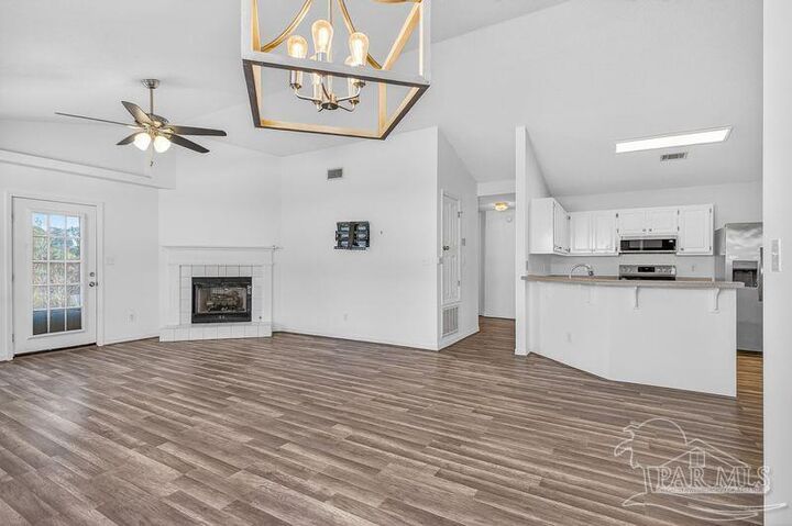 Property Photo: 5014 Antoine Pl FL 32505