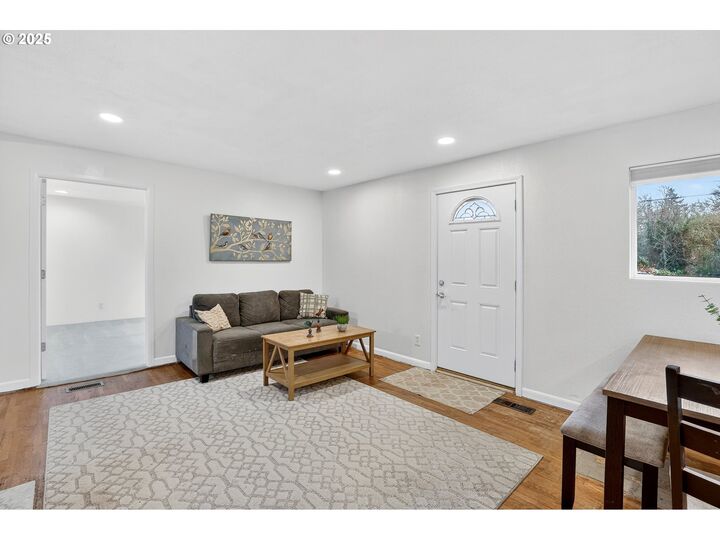 Property Photo:  16731 SE Blanton St  OR 97267 