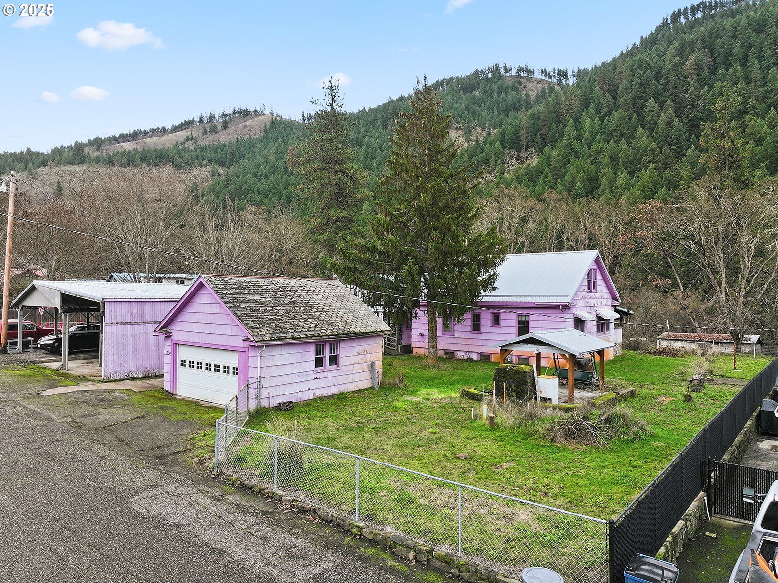 Property Photo: 604 Bluff Ave WA 98628