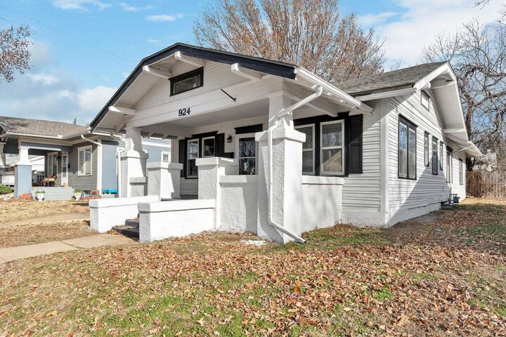 Property Photo: 924 N Rutan St KS 67208-3043