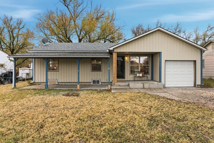 Property Photo:  509 N 9th St  KS 67144 