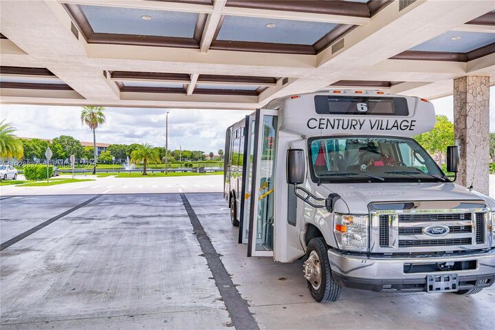 Property Photo: 1401 SW 128th Ter 305H FL 33027