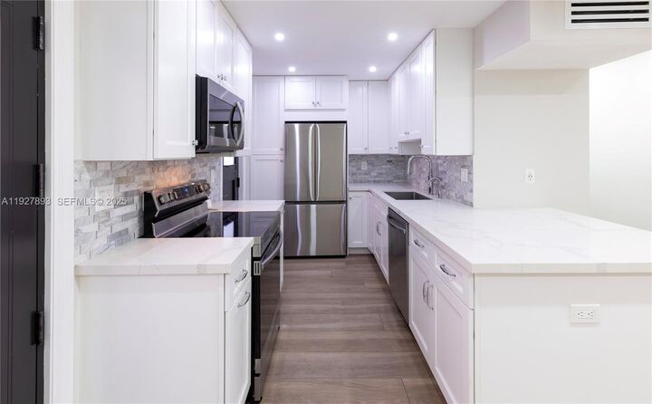 Property Photo: 6855 Edgewater Dr 1ds FL 33133