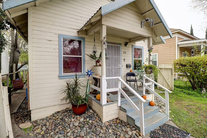 Property Photo:  728 Lincoln Street  CA 96080 