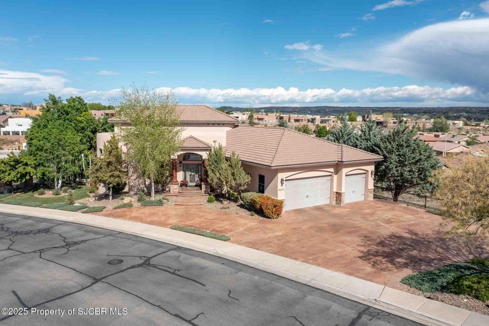 Property Photo: 6040 Club House Drive NM 87402