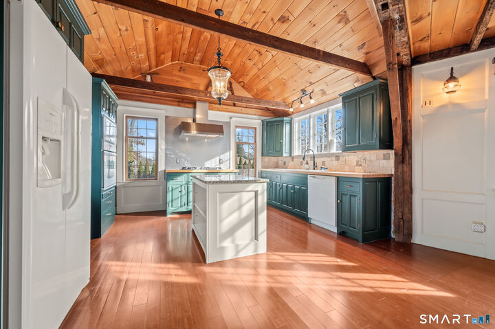 Property Photo:  340 Lincoln Street  CT 06052 