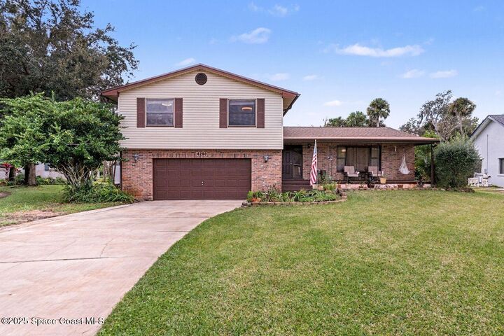 Property Photo: 4280 Grovewood Lane FL 32780