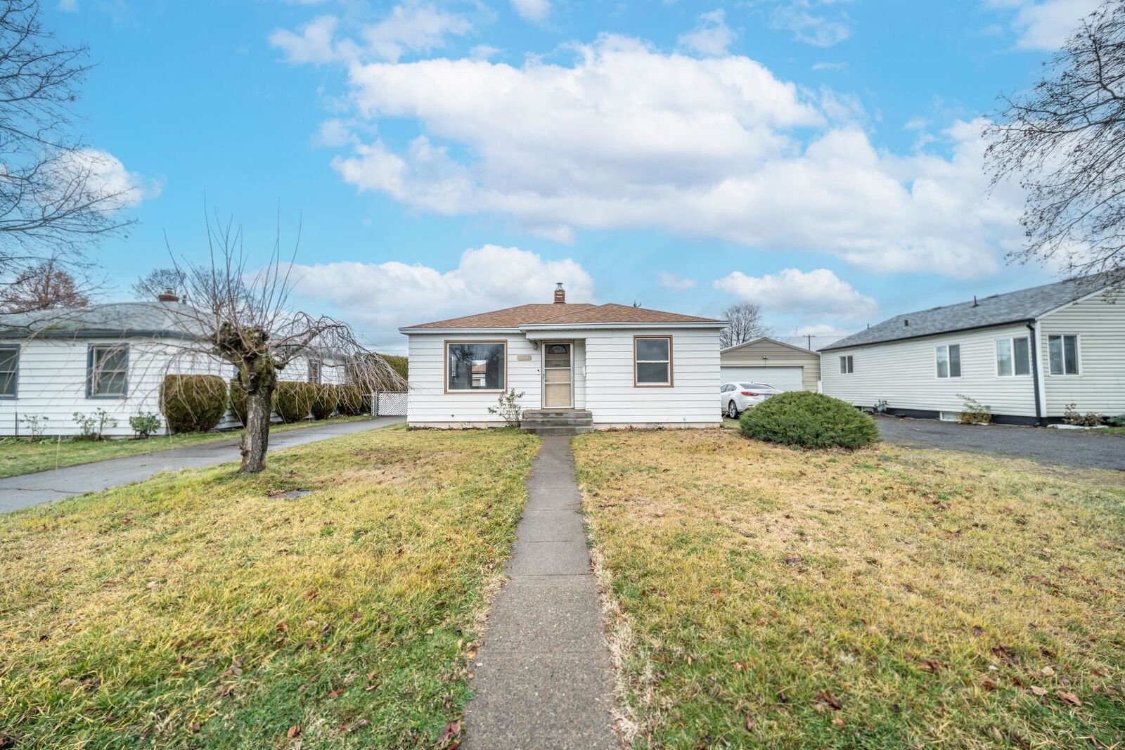 Property Photo: 211 E Longfellow Ave WA 99207