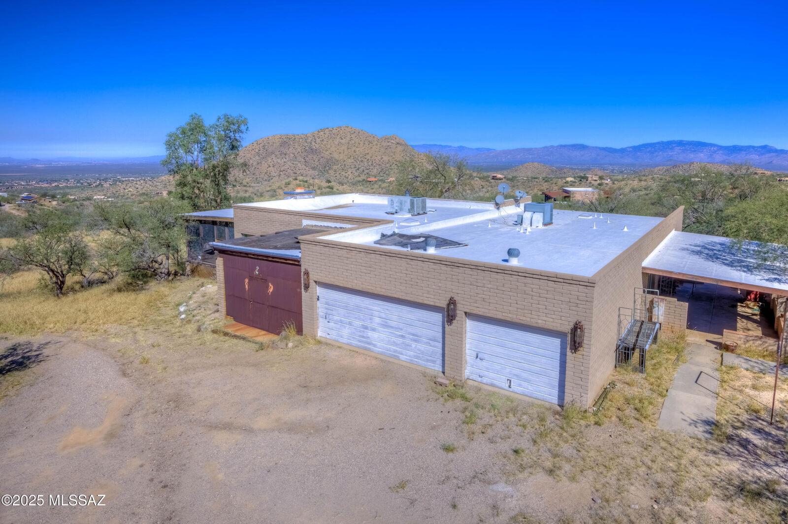 Property Photo: 1422 E Camino Aurelia AZ 85641