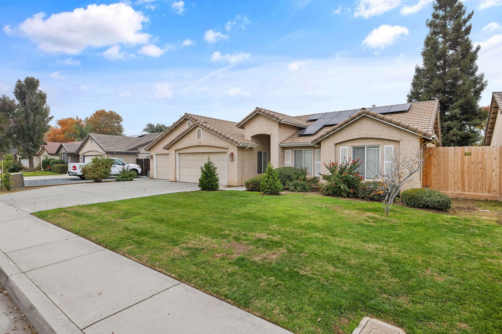 Property Photo: 2318 E Cherry Avenue CA 93292
